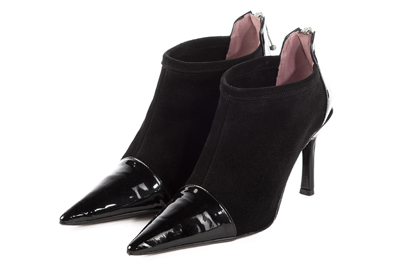 Gloss black women's ankle boots with a zip at the back. Pointed toe. Very high slim heel. Front view - Florence KOOIJMAN